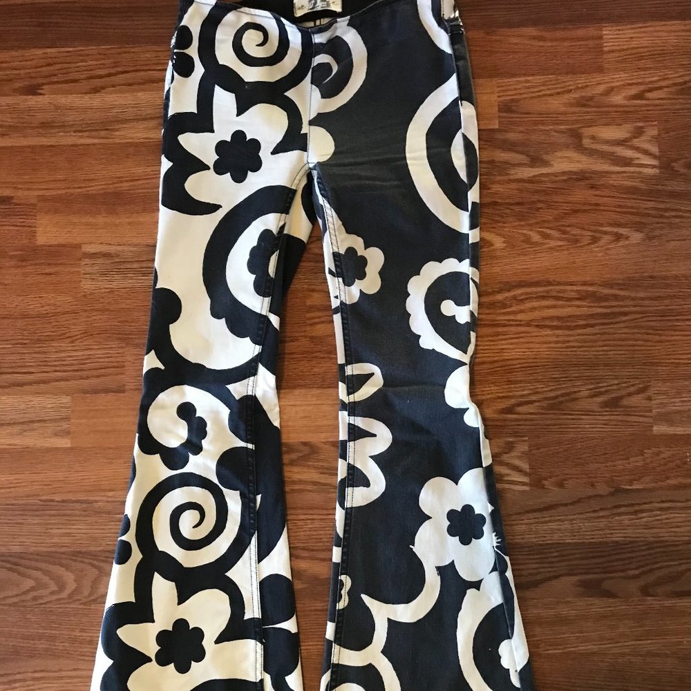 New Free People Retro Mod Black & white flare penny pull on jeans 25 34 inseam